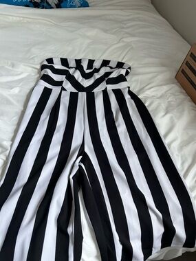 VENUS Black and White Strapless Wide-Leg Jumpsuit